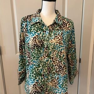 Christopher & Banks green and brown leaf patterned button down blouse size L
